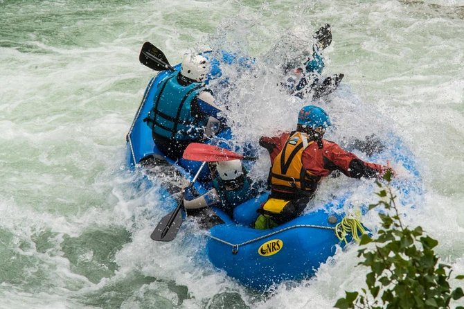 Rafting in Gallego River - Spain, Murillo de Gallego - UR Pirineos - The river descent: from calm water to class IV rapids