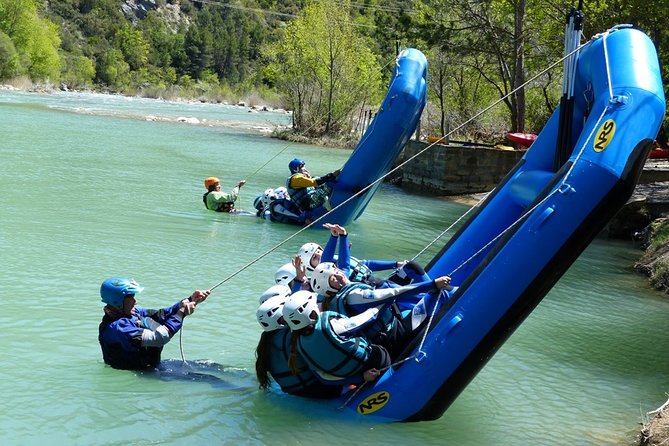 Rafting in Gallego River - Spain, Murillo de Gallego - UR Pirineos - Starting at the UR Pirineos base camp