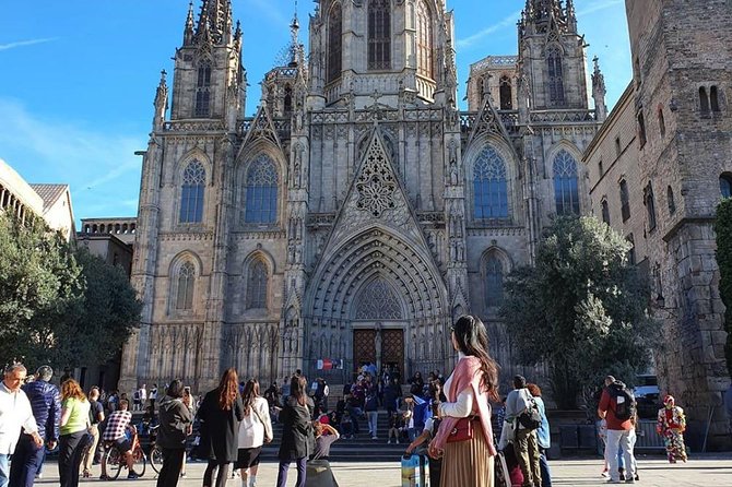 Ramblas, Old Town, Gothic and Gaudi Architecture Walking Tour - The metro ride between Barcelona’s old and new districts