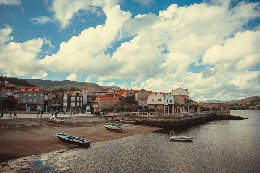 Rías Baixas: Guided Day Tour from Santiago with Boat Ride - Combarro and the architecture of everyday Galicia