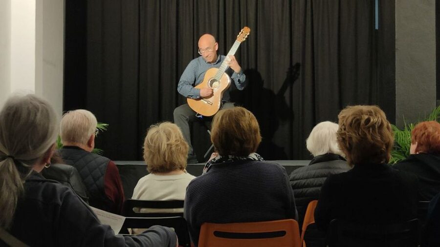 Ronda: Spanish - Classical & Flamenco - Guitar Concert - Meeting Paco Seco and hearing the Spanish guitar