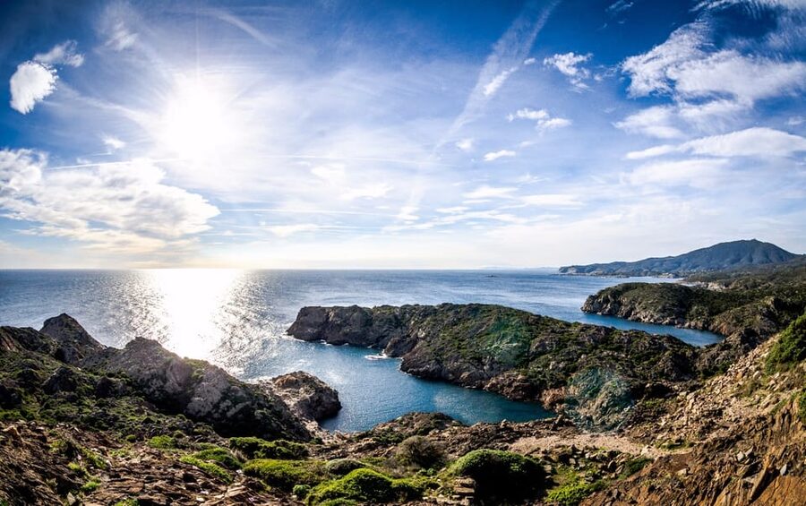 Roses: Cap de Creus & Port Lligat Boat Tour w/ Cadaqués Stop - Leaving Roses and following the Gironan coast