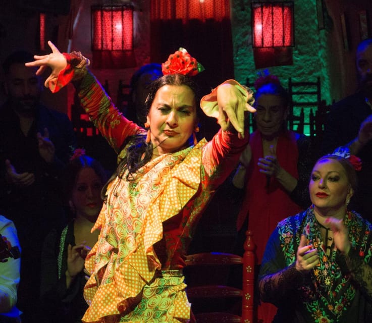 Sacromonte: Flamenco Show at Cuevas Los Tarantos Tickets - The close seating is both strength and weakness
