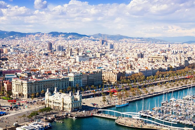 Sagrada Familia and Old Town Private Tour with Hotel Pick-up - From La Rambla to the Mediterranean waterfront