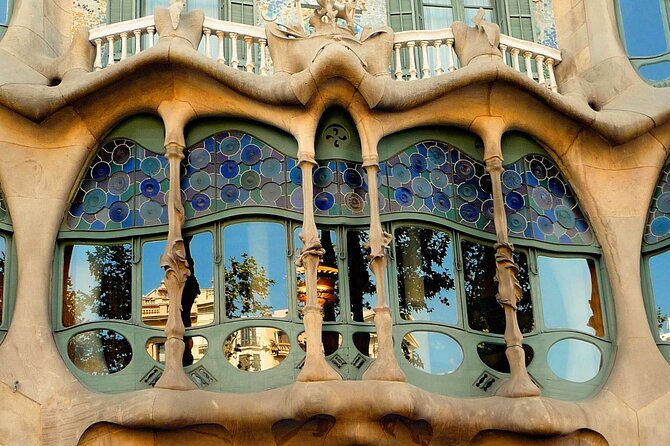 Sagrada Familia & Barcelona Small Group Tour with Hotel Pick-up - Barcelona Cathedral and Plaça Sant Felip Neri