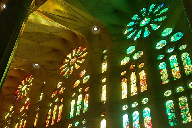 Sagrada Familia English Guided Tour & Optional Tower Access - Who will enjoy this tour most?
