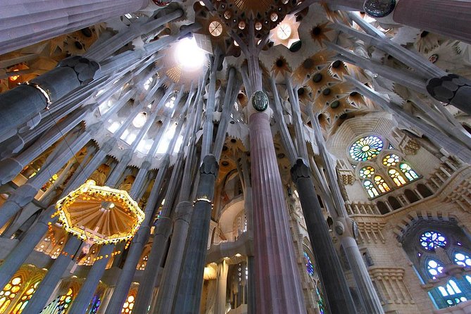 Sagrada Familia Evening Private Tour with Expert Guide - Practical Problems You Can Prevent