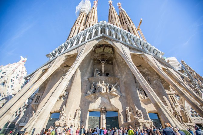Sagrada Familia Fast Track Guided Tour with Towers Access - Meeting at Julià Travel on Carrer de Sardenya 311