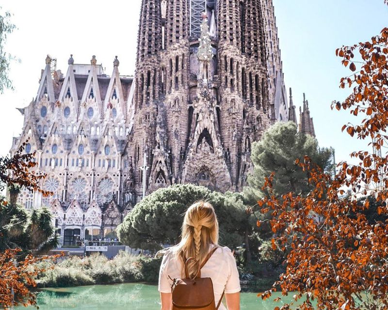 Sagrada Familia & Gaudi Guided Tour Private or Small Groups - Passeig de Gràcia and Gaudí at full volume