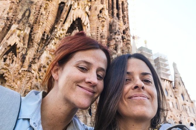 Sagrada Familia & Gaudi Tour Private or Small Group with Tickets - Plaça Reial and the old city starting point