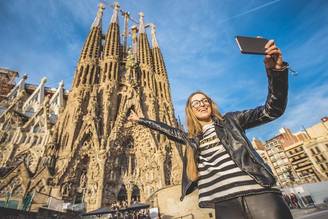 Sagrada Familia & Gaudi Tour Private or Small Group with Tickets - The Metro ride to Sagrada Família