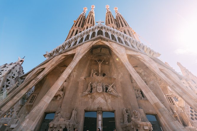 Sagrada Familia Guided Tour with Skip the Line Ticket - Starting at Gaudí Avenue, not at the basilica