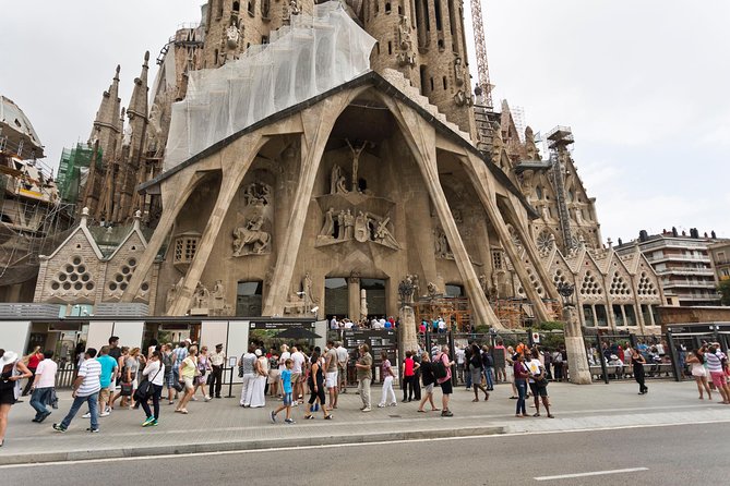 Sagrada Familia Guided Tour with Towers Access - Meeting at Carrer de Mallorca 416