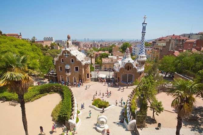 Sagrada Familia & Park Guell Guided Tour with Skip The Line - Should you choose the tower option?