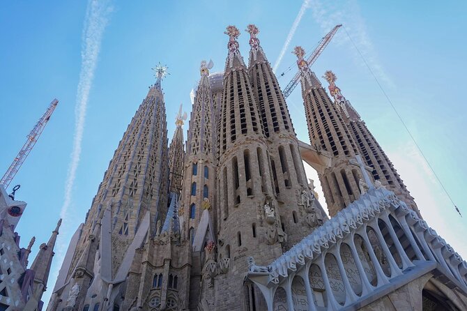 Sagrada Familia & Park Guell Guided Tour with Skip The Line - Guide quality can shape the whole experience