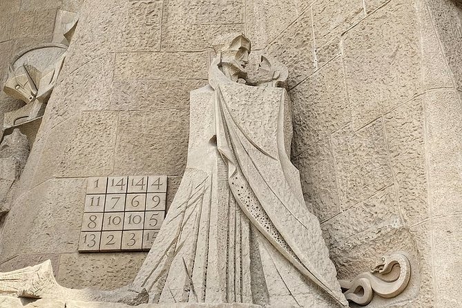 Sagrada Familia Private Tour with Expert Guide - What the guides do best