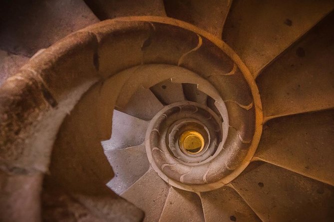 Sagrada Familia Private Tour with Skip-the-Line Ticket - The private guide advantage