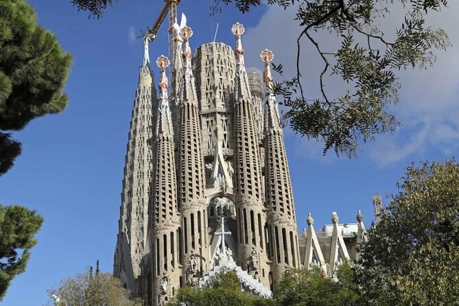 Sagrada Familia Private Tour with Skip-the-Line Ticket - Why skip-the-line entry is worth considering