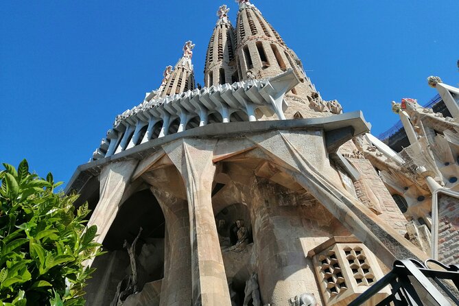 Sagrada Familia Skip The Line Guided Group Tour with Options - Meeting near Provença and entering the basilica