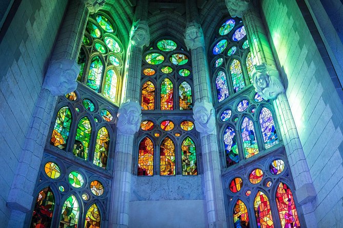 Sagrada Familia Skip the Line Tour Optional Small Group - What the guides do especially well