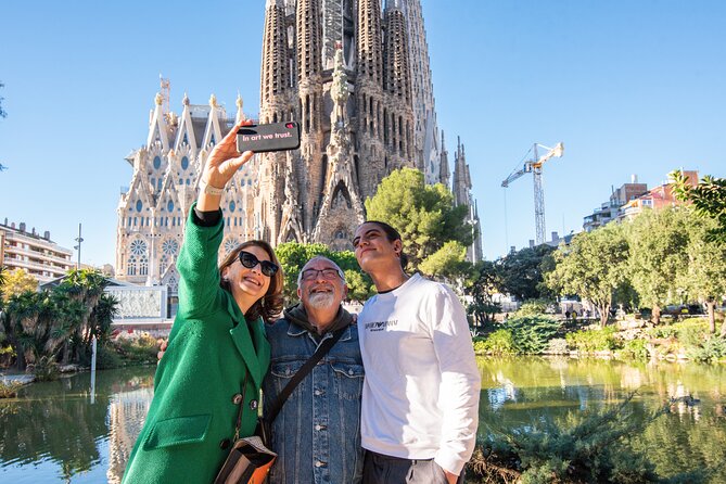 Sagrada Familia Small Group Guided Tour with Skip the Line Ticket - Entering through the crowds with a skip-the-line ticket