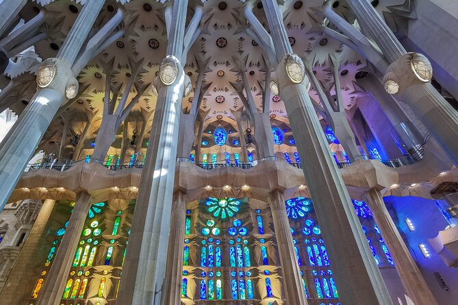 Sagrada Familia Small Group Guided Tour with Skip the Line Ticket - What the small group changes