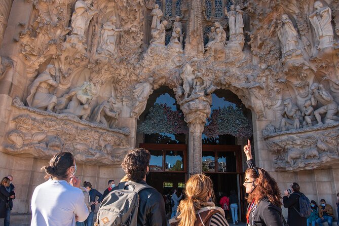 Sagrada Familia Small Group Guided Tour with Skip the Line Ticket - Timing problems and the risk of a rushed visit