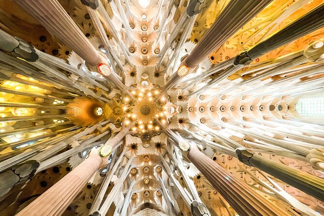 Sagrada Familia Small Group Guided Tour with Skip the Line Ticket - Finding the meeting point without running in circles