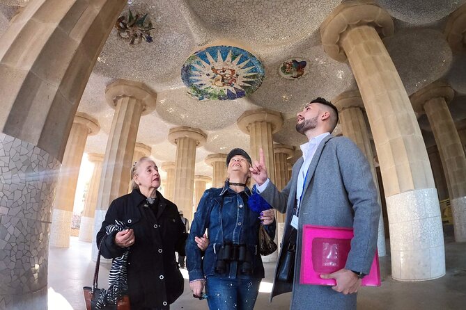 Sagrada Familia: Small Group Tour, hotel pick-up with Fast-Track - Entering the basilica with fast-track admission