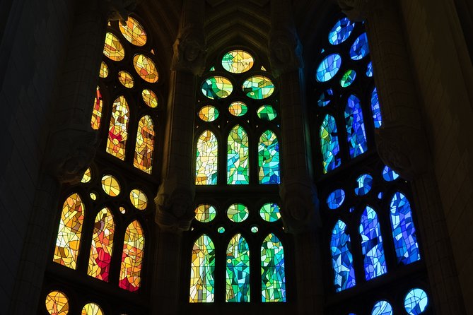Sagrada Familia Small Group Tour with Skip the Line Ticket - Clothing and practical rules