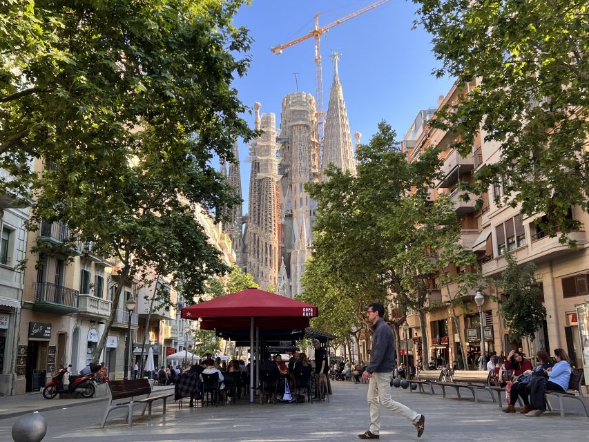 Sagrada Familia Tour with Express Entry and Local Guide - Who will get the most from this tour?