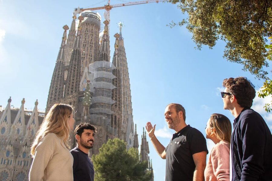 Sagrada Familia with Official Guide & Fast-Track Entry - Who will enjoy this Sagrada Familia tour most