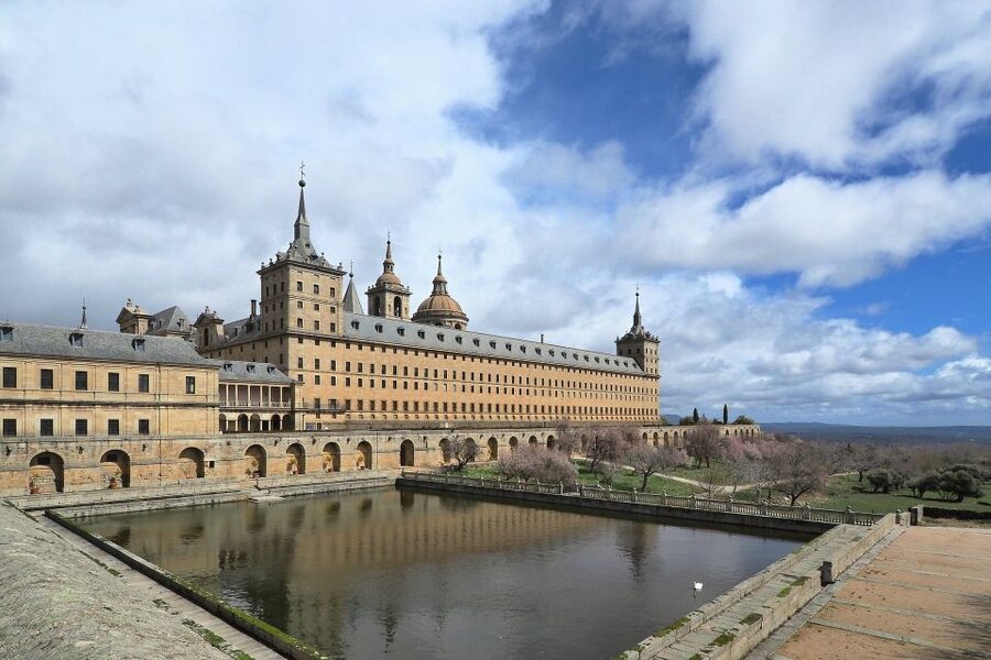 San Lorenzo de El Escorial: Monastery and Site Guided Tour - Key points to know before booking