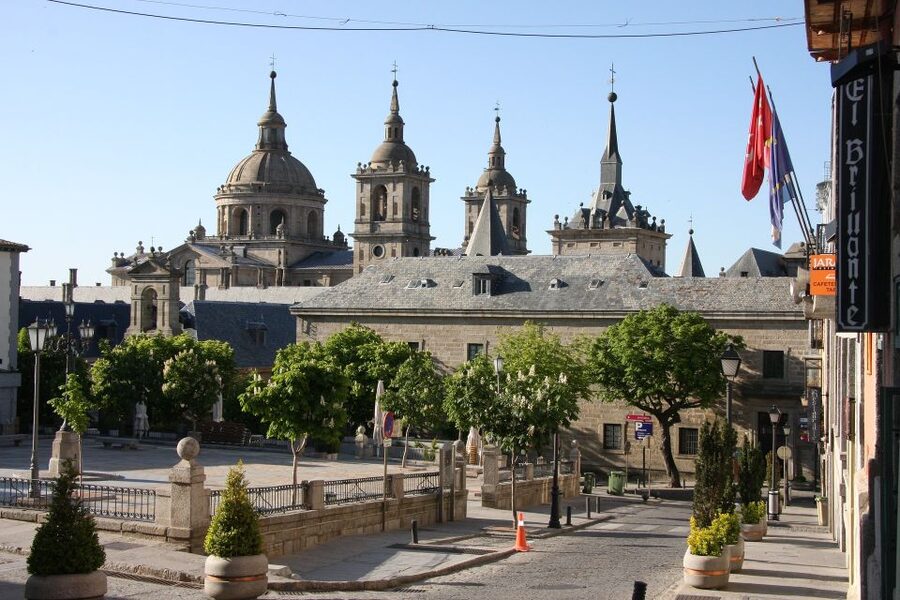 San Lorenzo de El Escorial: Monastery and Site Guided Tour - Palatial rooms and the royal side of the building