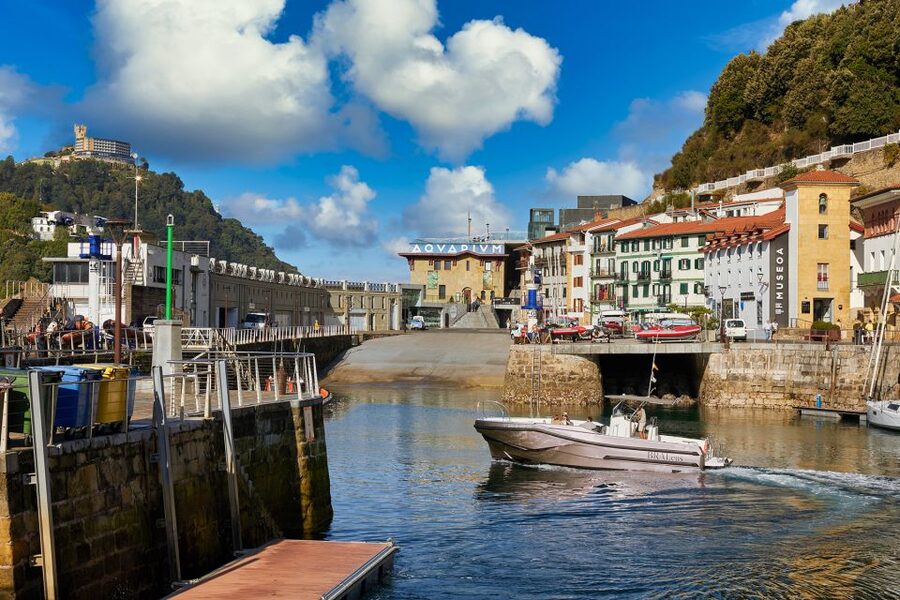 San Sebastian: 2 Bays Evening or Sunset Boat Tour with Cava - What the $77 price gets you