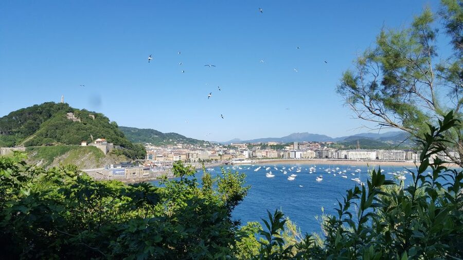 San Sebastian: Boat Tour with Stop at Santa Clara - Walking to the Lighthouse and Hondalea