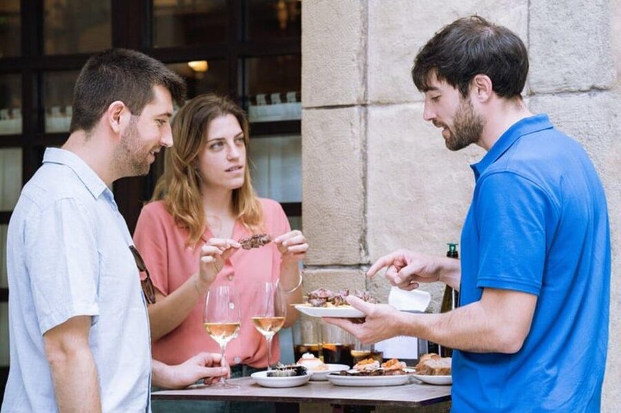 San Sebastian Food Tour: Pintxo Tasting Paired with Wines - Walking into Parte Vieja