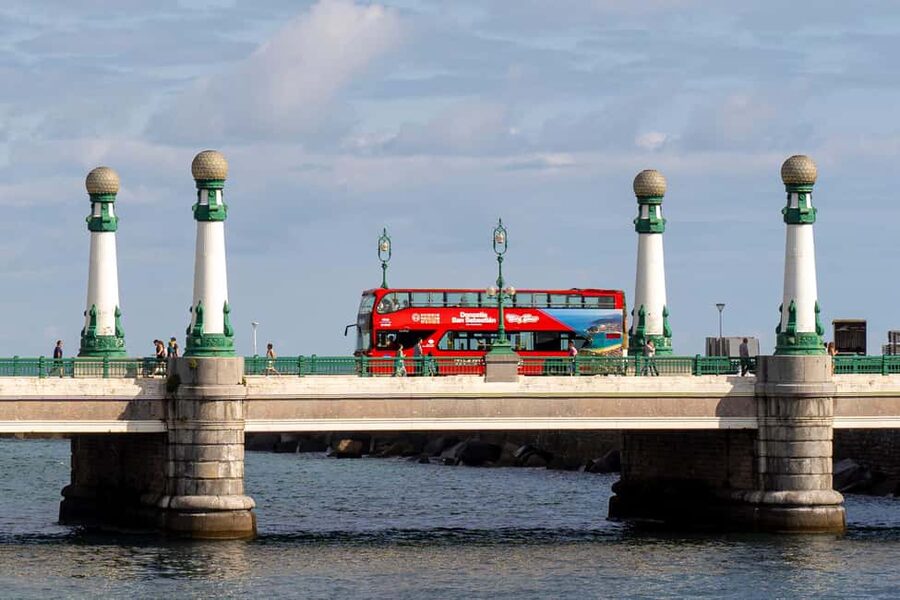 San Sebastian: Hop-On Hop-Off City Tour Bus - San Telmo and Parte Vieja: the historic heart