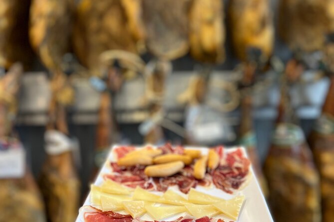 San Sebastian Pintxo Food, Wine & Market Foodie Tour(Small Group) - Guides, Group Size, and the Feel of the Walk