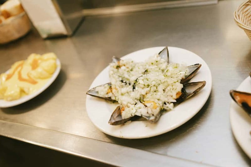 San Sebastian: Pintxos and Wine Tour - What you eat and drink