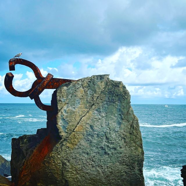 San Sebastian: Sustainable Catamaran Cruise with Audio Guide - Santa Clara Island and the outer bay