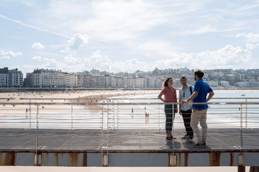 San Sebastian: Walking Tour with Pintxo and Drink - Starting at the Boulevard tourism office