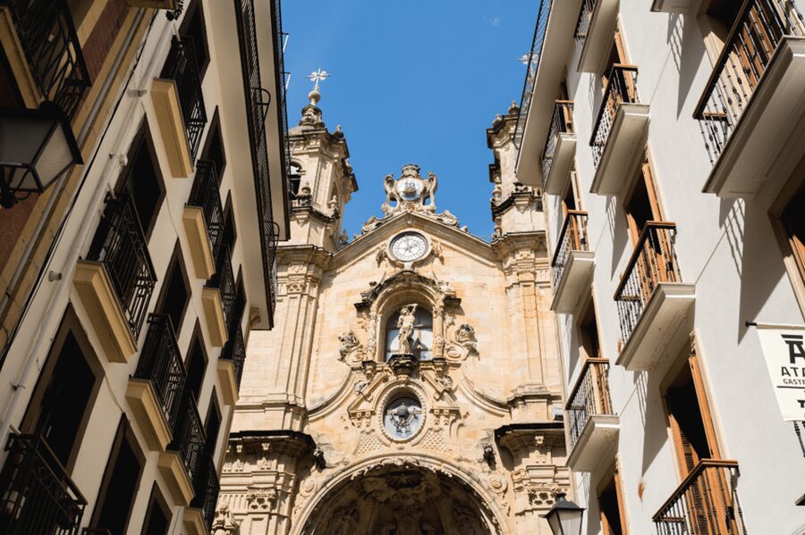 San Sebastian: Walking Tour with Pintxo and Drink - Constitution Plaza and the city’s older heart