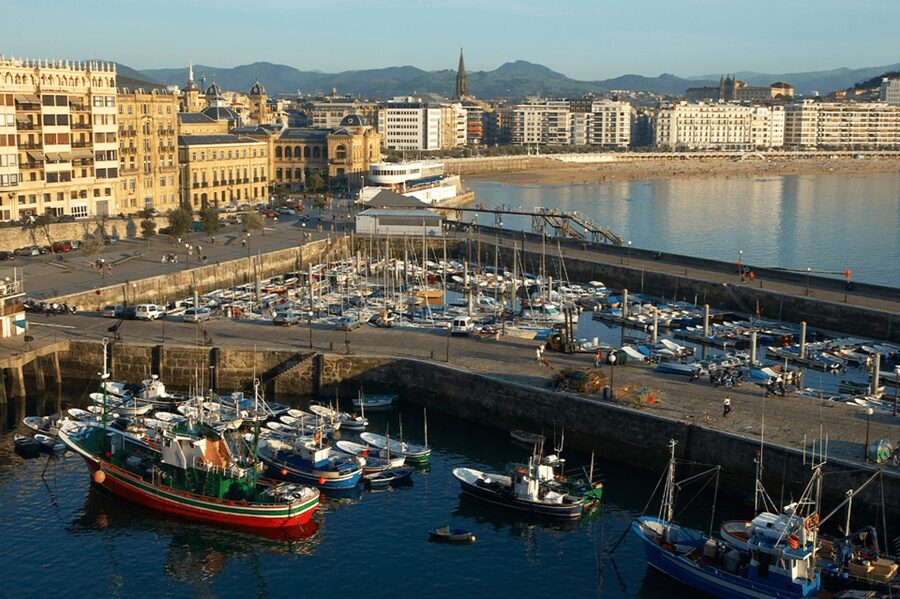 San Sebastian: Walking Tour with Pintxo and Drink - Price, group size, and practical value
