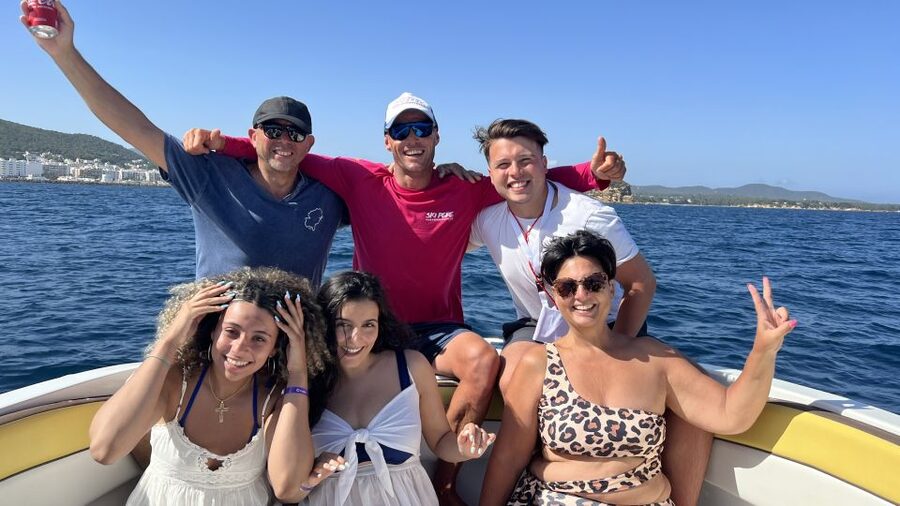 Santa Eulària des Riu: Parasailing Boat Cruise with Drinks - Crew attitude and safety