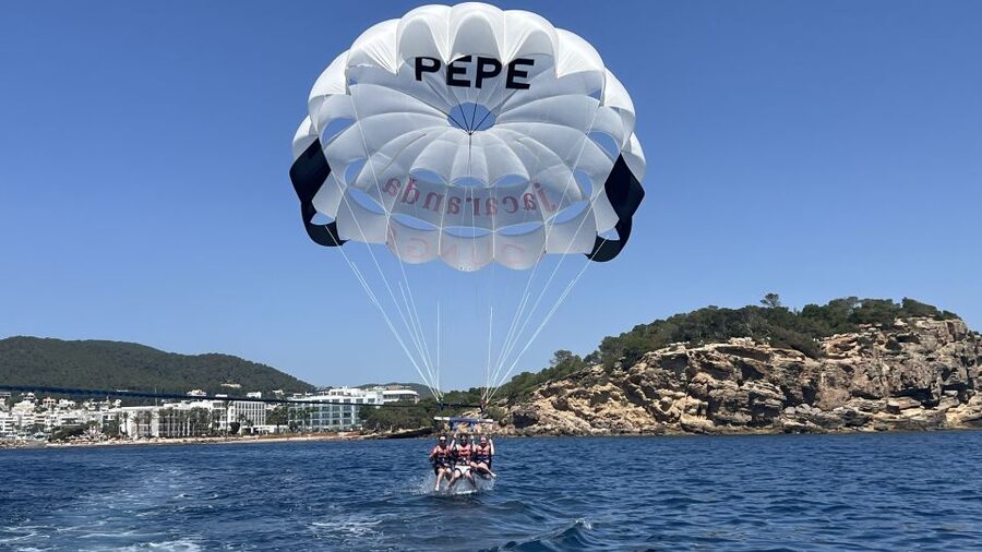 Santa Eulària des Riu: Parasailing Boat Cruise with Drinks - A short cruise before the flight