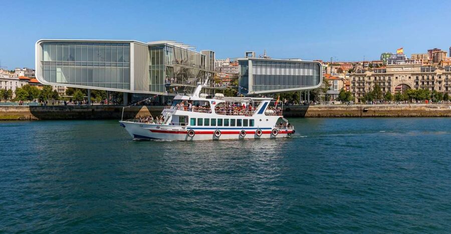 Santander: 1-Hour City Cruise Around the Bay - Leaving Santander pier and passing Puertochico