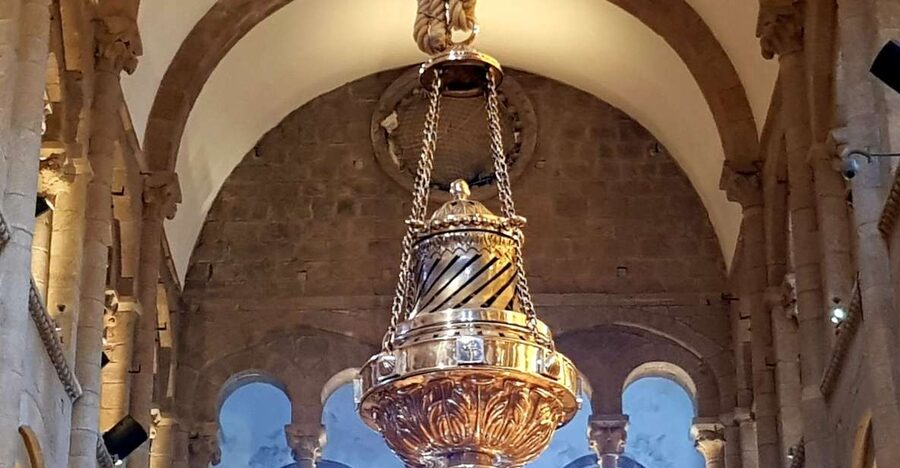Santiago: Cathedral & Museum Tour + Pórtico of Glory Option - Understanding the cathedral from the inside