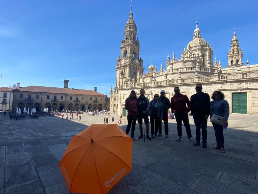 Santiago Complete Tour: City, Portico and Cathedral Tickets - Meeting the guide in Praza do Obradoiro