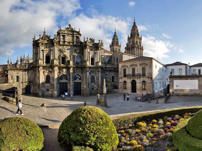 Santiago de Compostela Full-Day Tour From Porto - What the guides add to the day